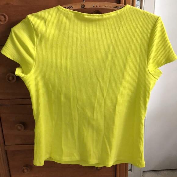 BarIII ELECTRIC CITRON ribbed v neck tie front top - Picture 2 of 4
